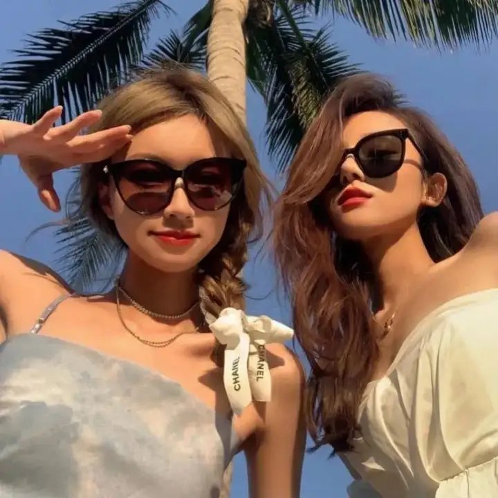 后备箱里的女孩